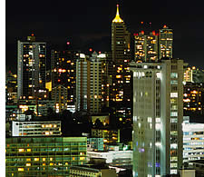 Het financiële district van Panama City in de nacht